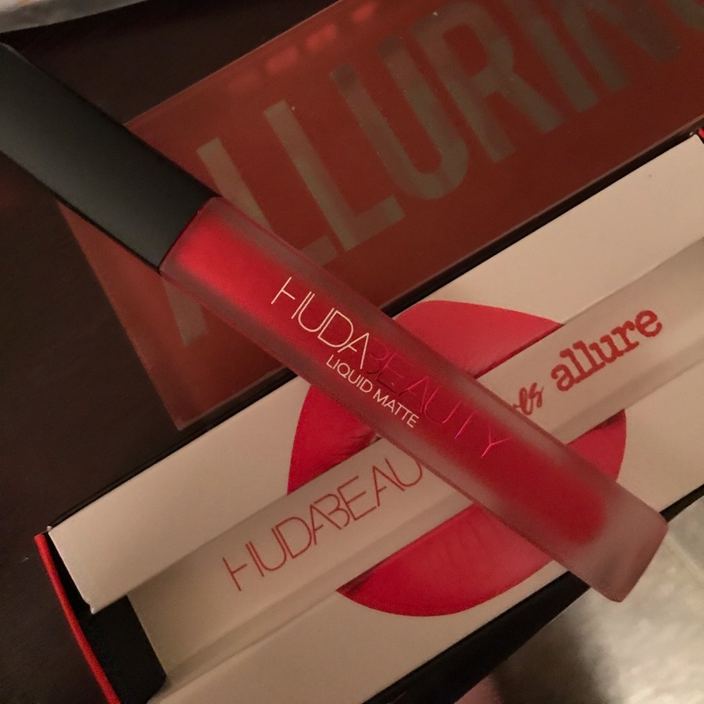 HUDA Beauty Liquid Matte